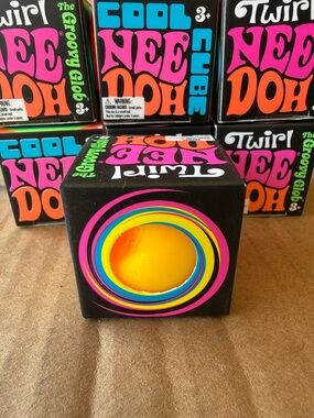 *VIRAL RARE* MINI Groovy NeeDoh Jewel Super Sparkly Squish -Yellow round ball